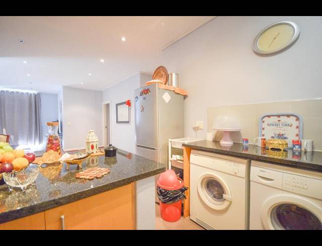 2 BEDROOM PROPERTY TO RENT IN SEA POINT